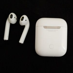 AUTHENTIC APPLE AIRPODS w charging case